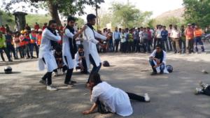 ye kya kehriya hai,theatre in udaipur, street play, natyansh, artist in udaipur (2)