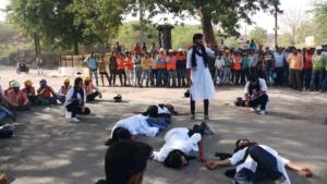 ye kya kehriya hai,theatre in udaipur, street play, natyansh, artist in udaipur (3)