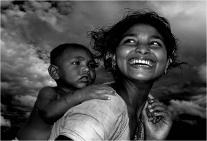 Caption : Happy with her small familyName : Dibyendu Dey Choudury